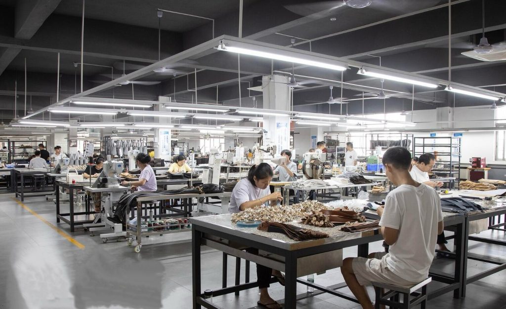 Custom leather belt manufacturer factory in Guangzhou China with professional production workers